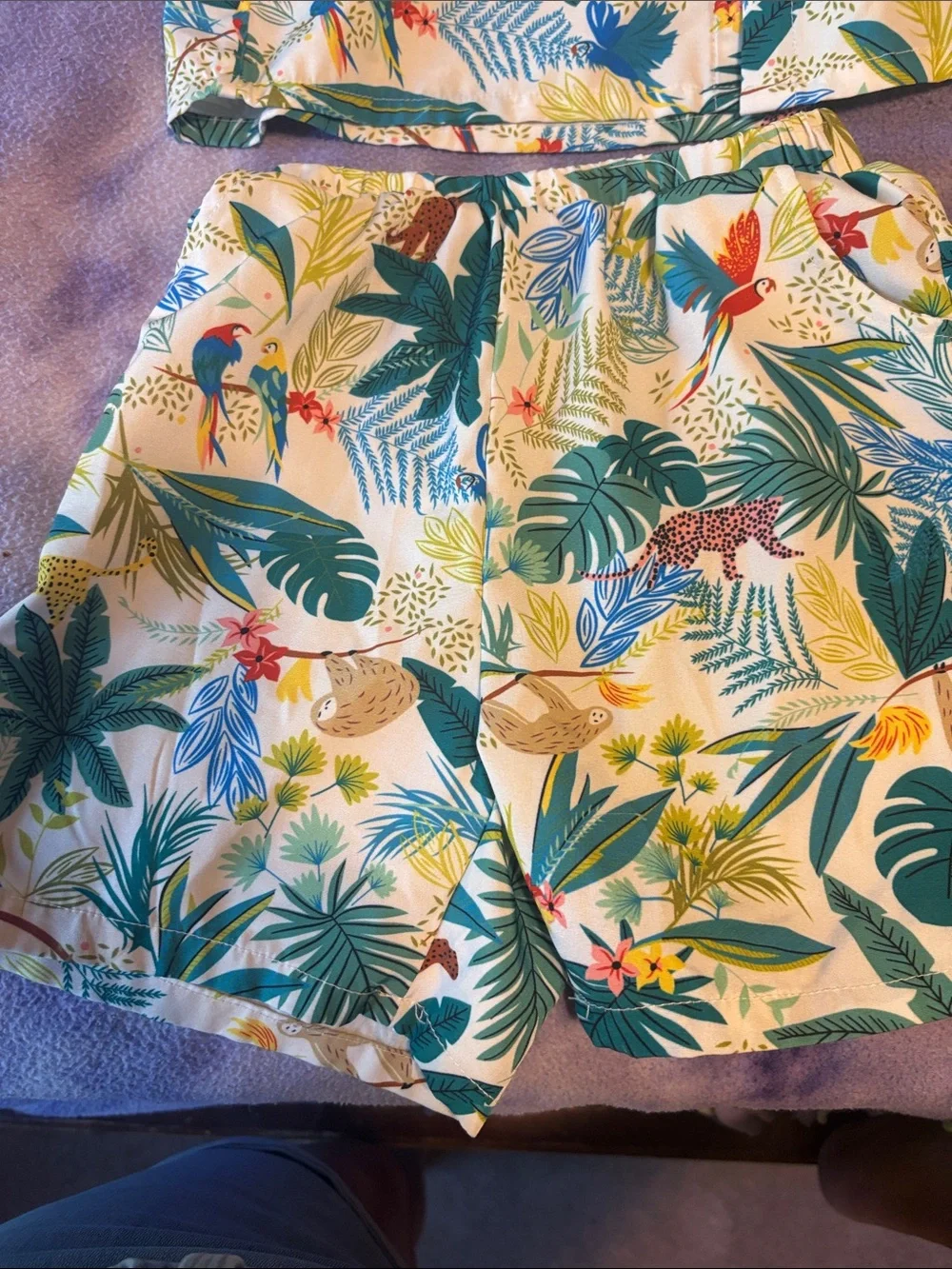 Kids Tropical Print Matching Set in White and Green that’s like a size 5/6
